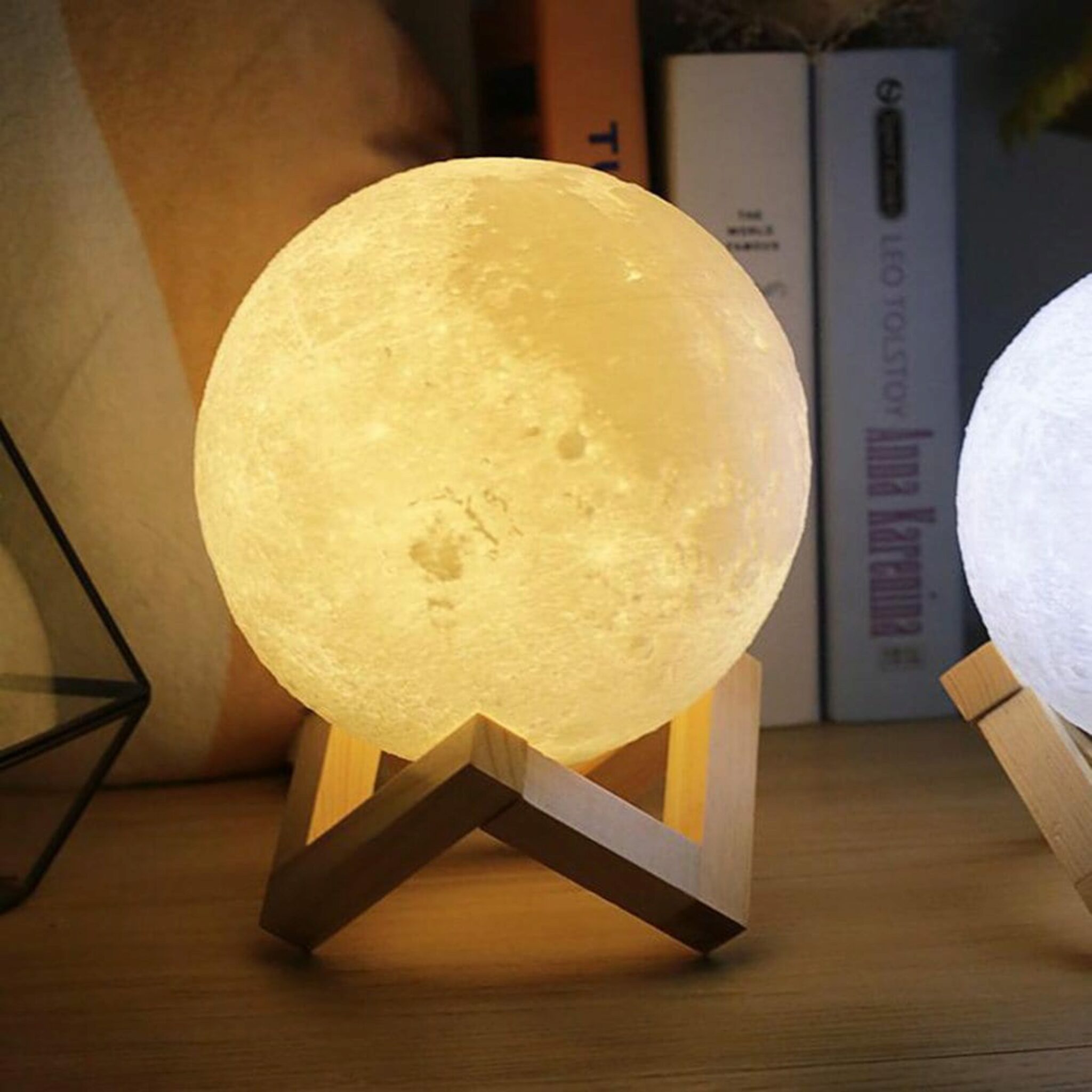 Télécommande Yizhet Veilleuse LED Lampe Lune 12cm 16 Couleurs avec Interrupteur Tactile Gradable à Piles Lampe Lune 3D 